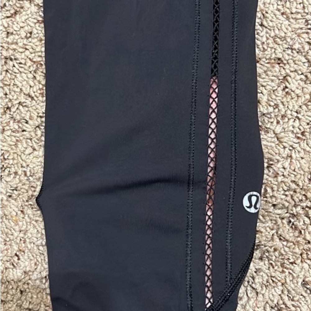 Lululemon crops - Picture 2 of 2